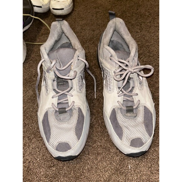 Athletic_Shoes